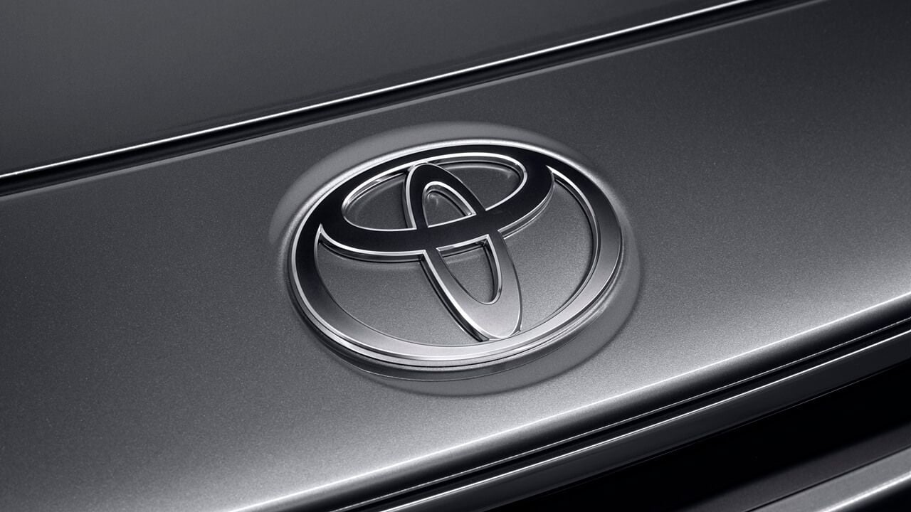 Toyota es el fabricante número 1 del mundo. ¿Cuánto tiempo podrá mantenerse vendiendo tan pocos eléctricos?