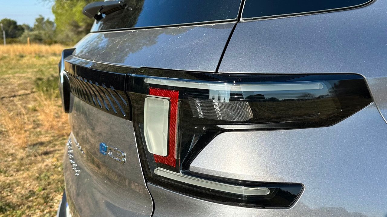Hasta 420 km de autonomía, 7 plazas y precio de Dacia: este SUV eléctrico europeo baja más de 3.700 euros