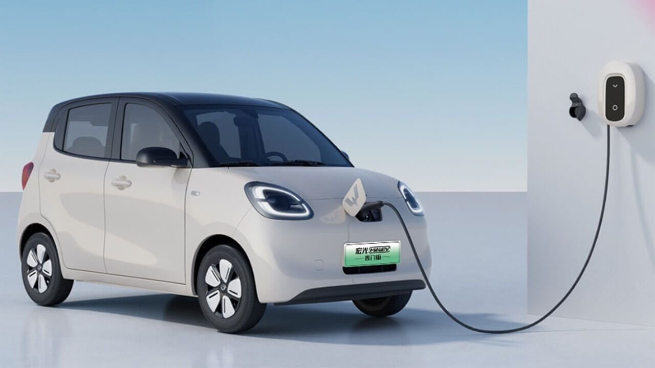 Cuesta 5.900 euros, mide como un SEAT 600 y ahora tiene 5 puertas, así es el eléctrico chino que muchos quieren en Europa