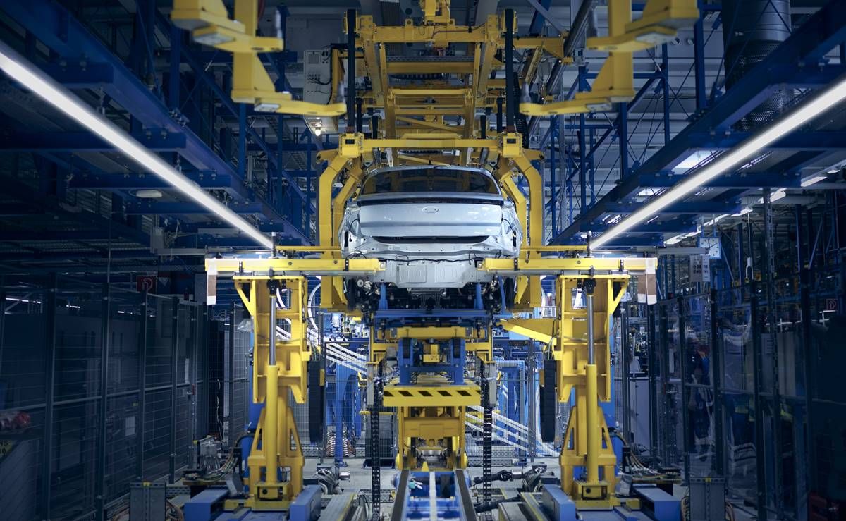Los trabajadores de la fábrica de coches eléctricos de Ford en Colonia se declaran en huelga