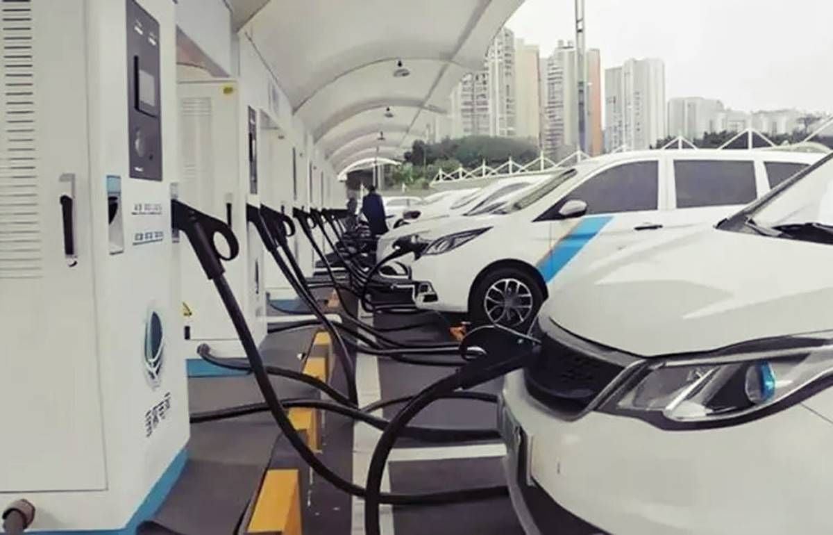 La red eléctrica resiste la oleada de coches eléctricos en vacaciones: lecciones desde China
