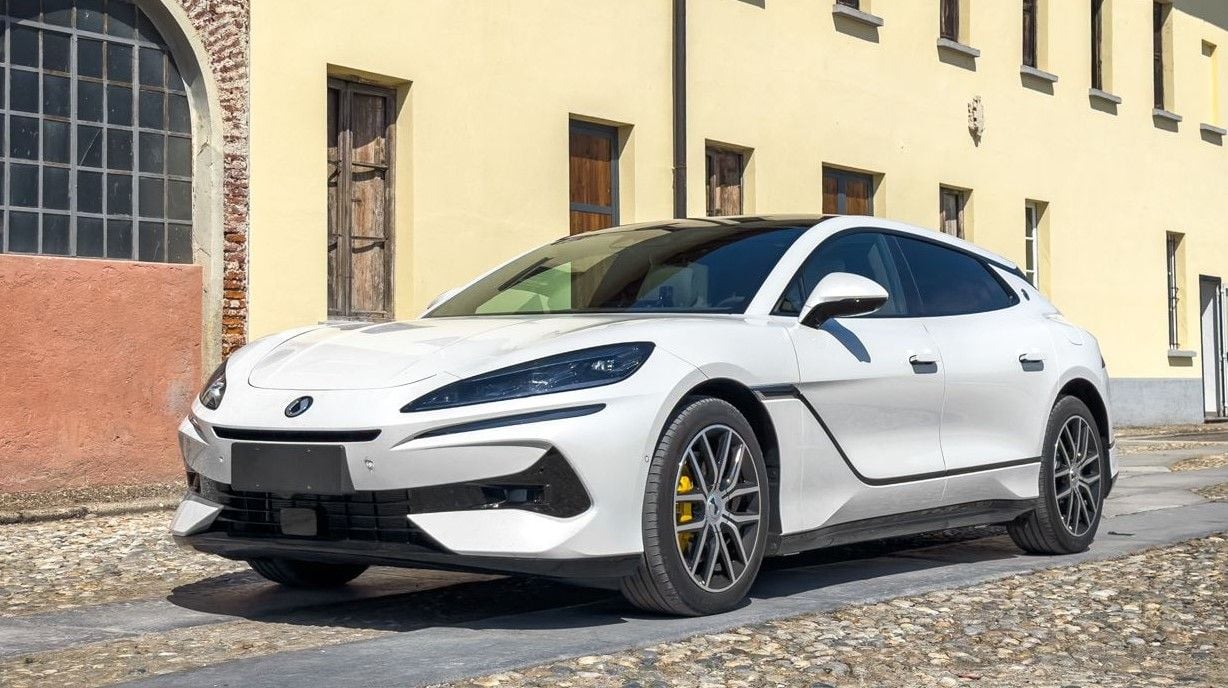 Tiemblan los alemanes: primeras pruebas en Europa con el Denza Z9 GT