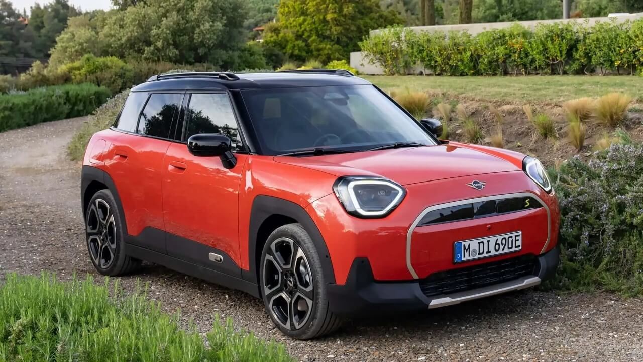 El MINI Aceman está de oferta, hasta 4.000 euros de descuento para el SUV eléctrico rival del Renault 4