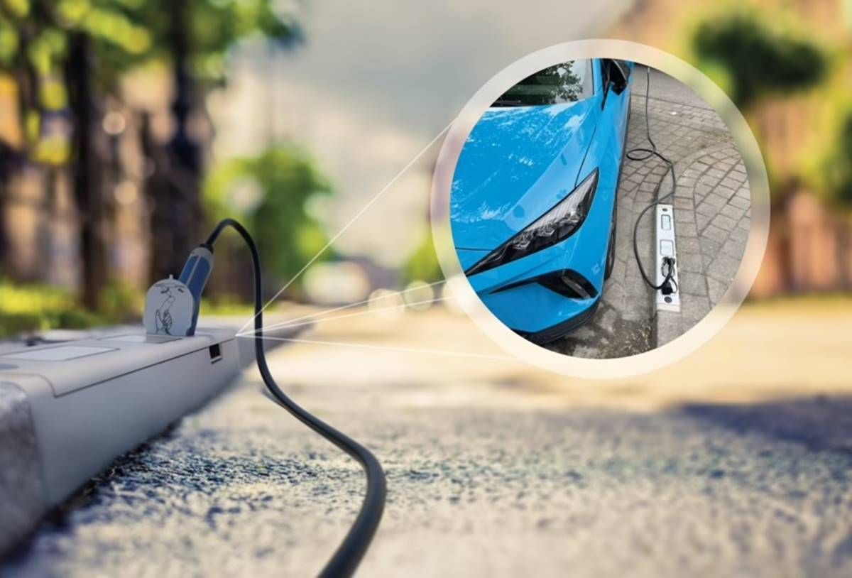 ¿No podemos cargar en las farolas? Pues hagámoslo en las aceras