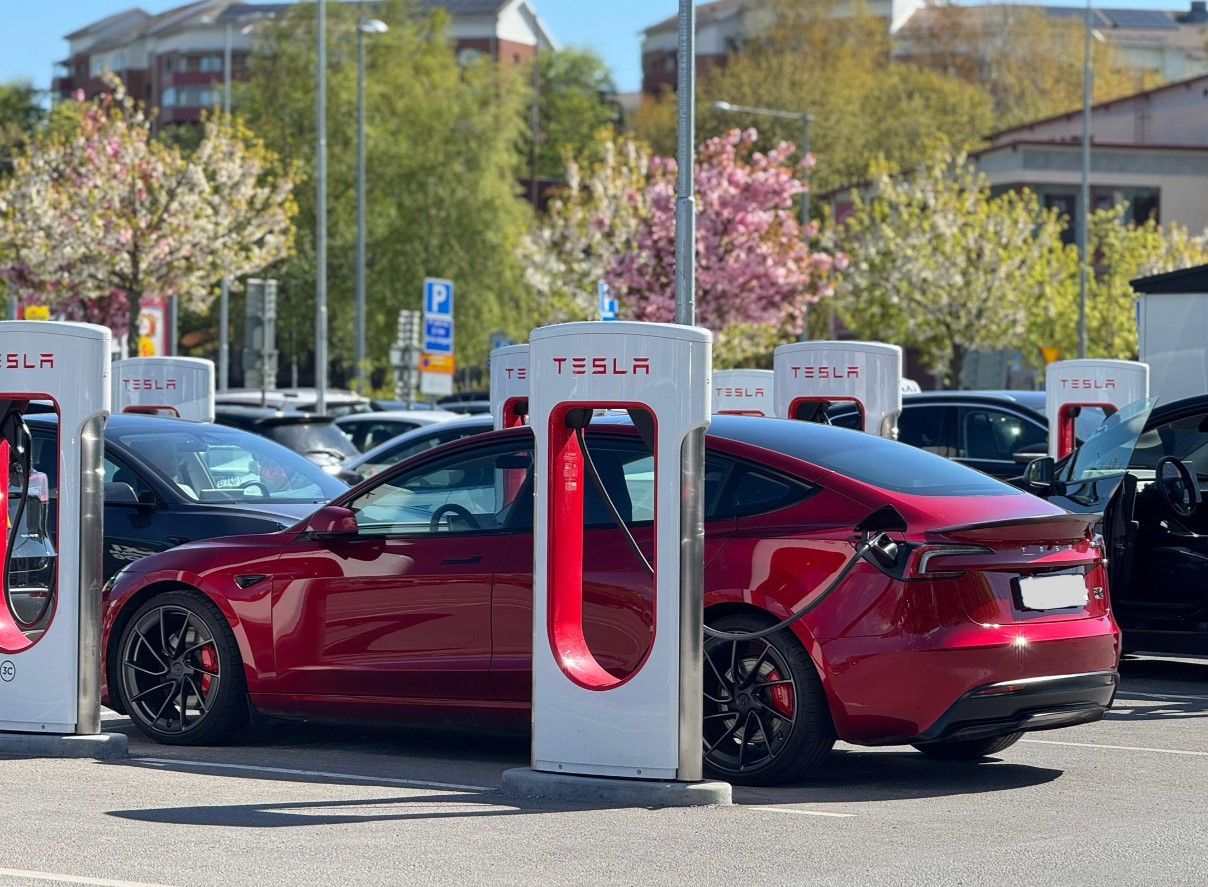 Y a pesar de todo, Tesla sigue haciendo buenos coches