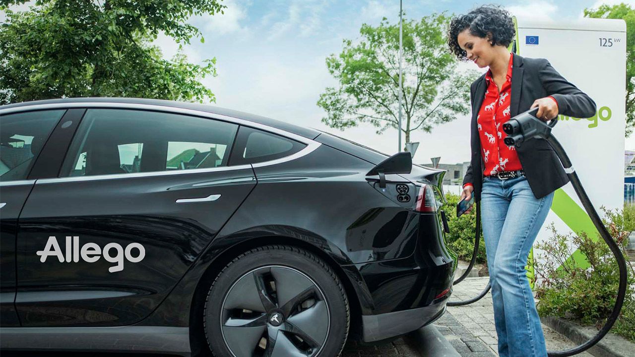 Cargar el coche eléctrico nunca ha sido tan fácil: llegar, enchufar y listo, sin tarjeta ni app