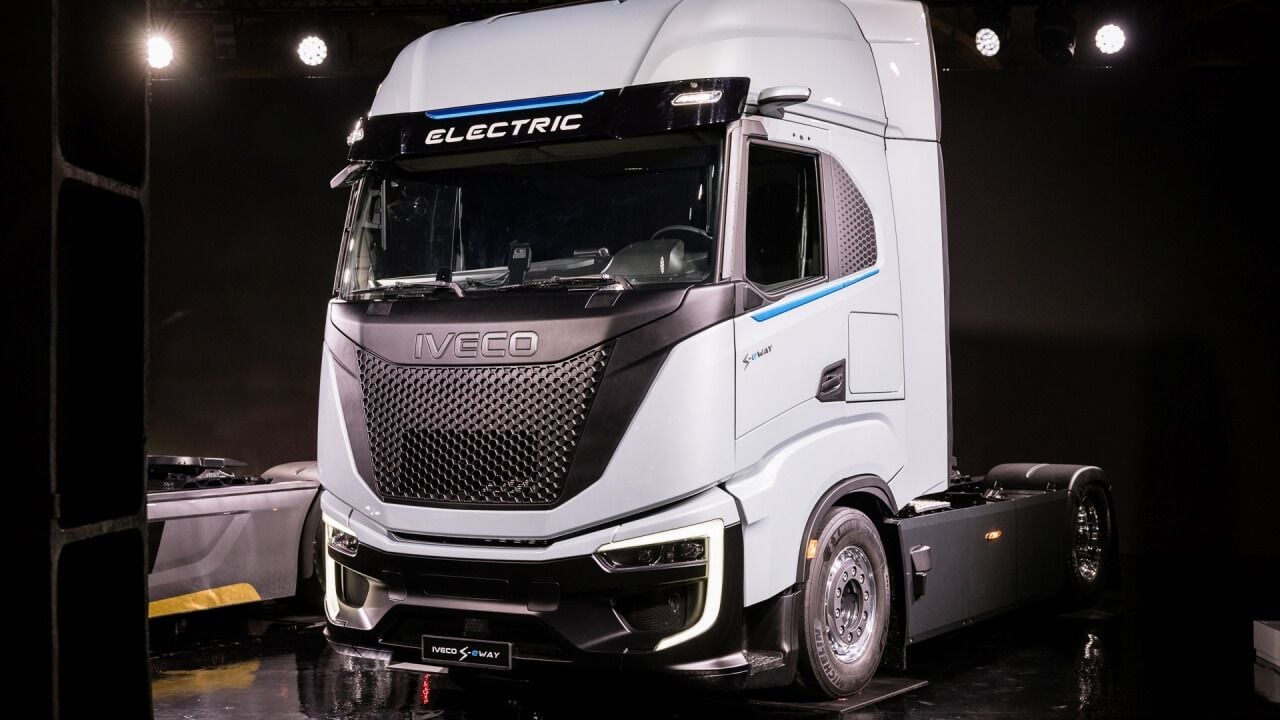 Olvídate del Tesla Semi, IVECO presenta un camión eléctrico con 600 km de autonomía y una garantía de 10 años o 1.2 millones de km