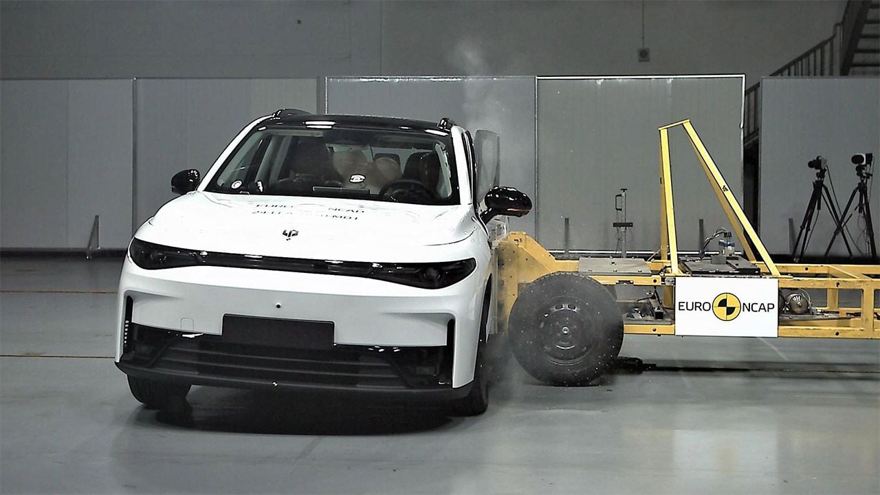 ¿Renunciar a seguridad para bajar precios? La controvertida idea de un directivo de Leapmotor en Europa