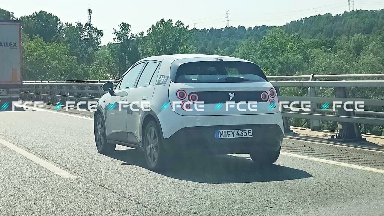 El asequible Firefly de NIO ya circula por España, así es el eléctrico chino que quiere desbancar al MINI Cooper y al Renault 5