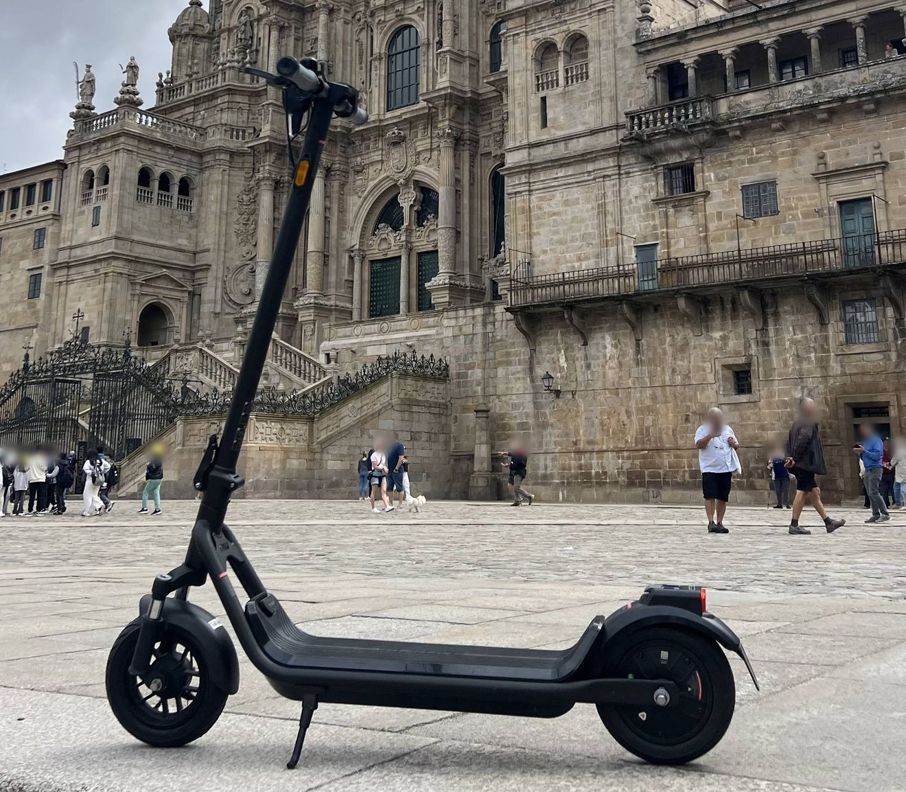 Prueba NIU KQi 100F: un patinete eléctrico urbano con suspensión por menos de 400 euros