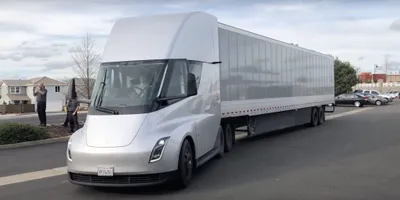 carga inalámbrica 1 MW Tesla Semi camion electrico