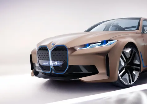  BMW contará con   coches eléctricos en  , y espera vender cerca de  .  unidades al año hasta