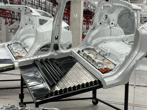 Tesla comienza a fabricar en Alemania el Model Y RWD de acceso con baterías  BYD