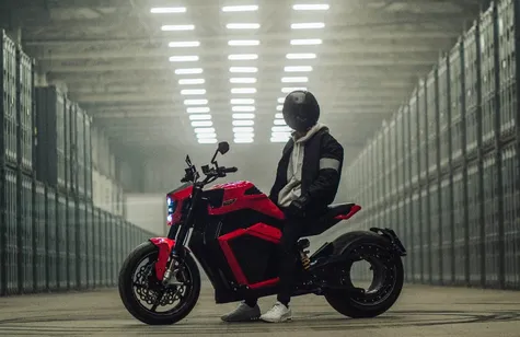 La espectacular motocicleta eléctrica Verge TS, sin buje en la rueda  trasera, llegará en 2022