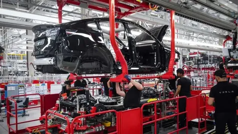 Tesla comienza a fabricar en Alemania el Model Y RWD de acceso con baterías  BYD