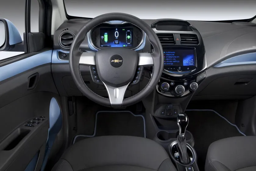 2014-Chevrolet-Spark-EV-17