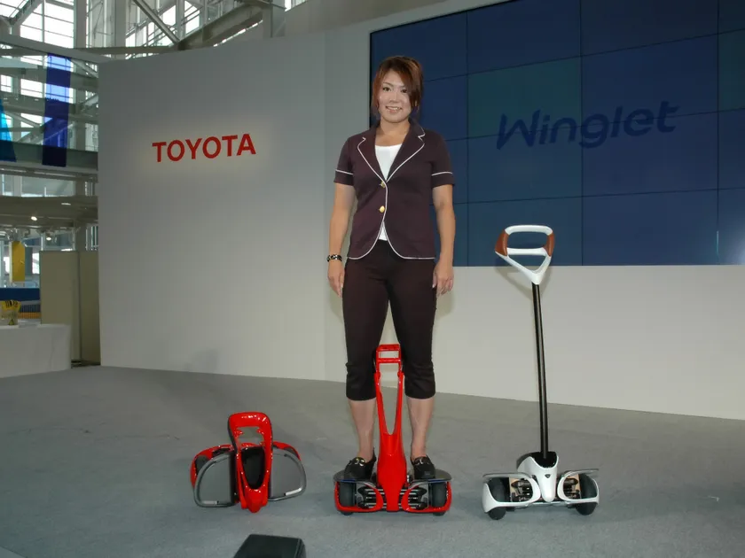 2008_Toyota_Winglet_-_personal_transport_assistance_robot_004_9634