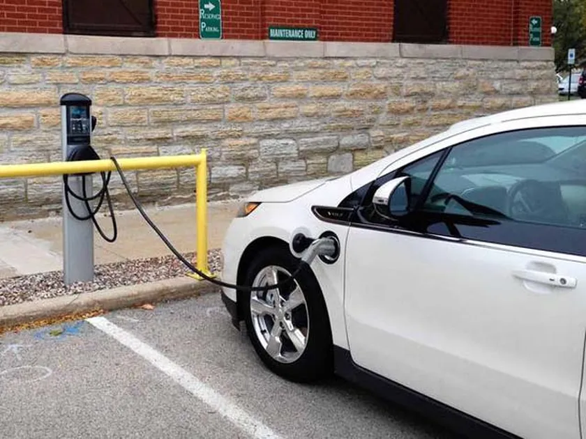 ct-ct-tl-st-charles-electric-vehicle-charging-stat-20131031