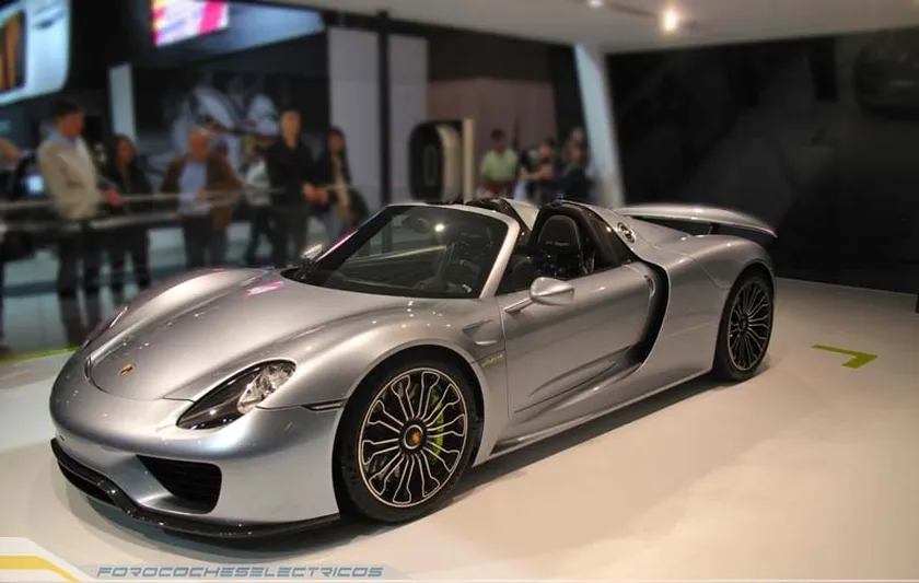 Porsche-spyder-1