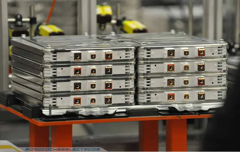 770-Nissan’s-UK-Battery-Plant-modules-are-assembled-into-a-Nissan-battery-pack
