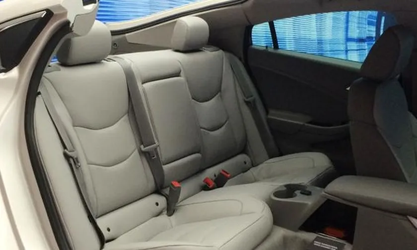 2016-Chevrolet-Volt-Back-Seat-565