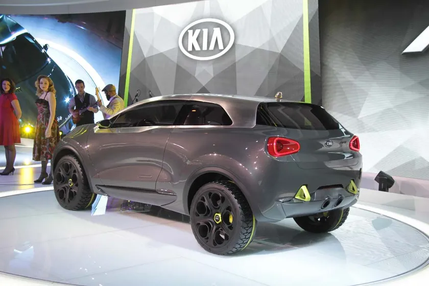 Kia-Niro-Concept-rear-3-4