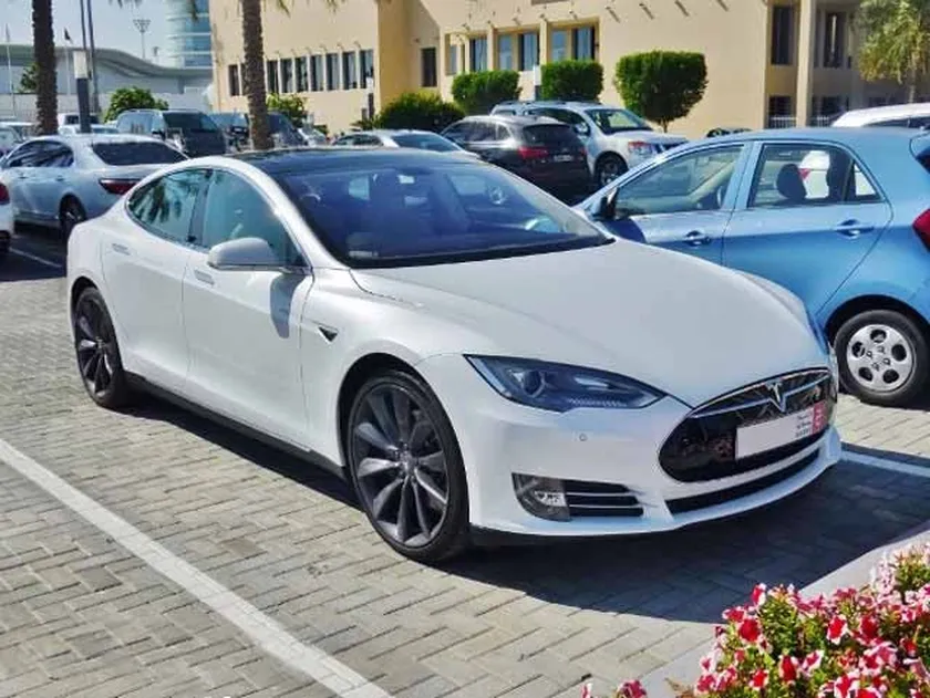 Dubai-Tesla-Model-S