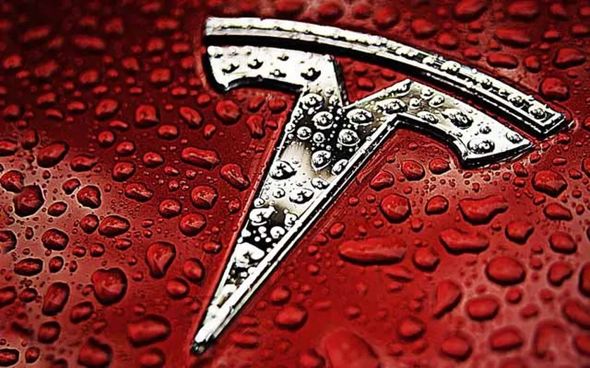 New-Red-Tesla-Logo-HD-Wallpaper