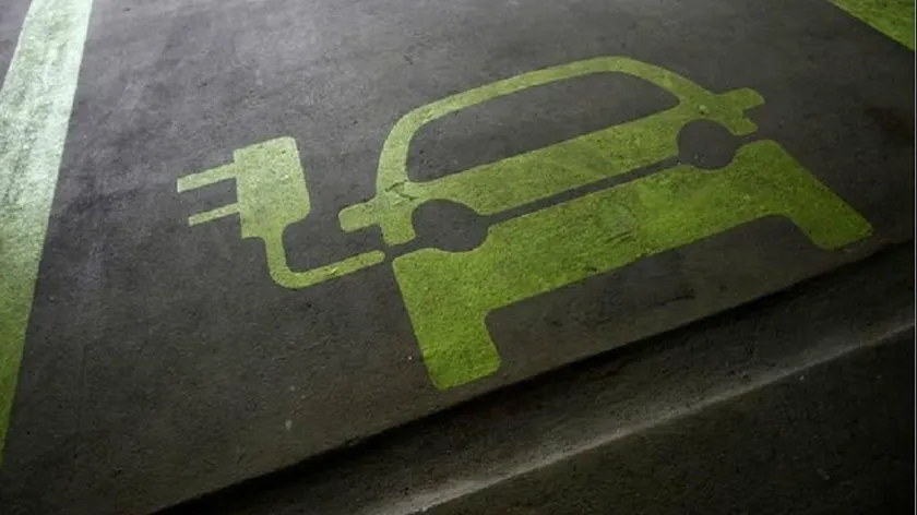 bloomberg 70% coches electricos en 2040