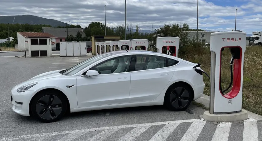 Tesla Model 3 cargadores