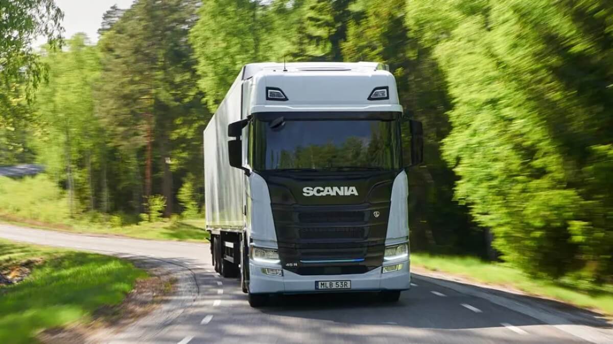 Más de 800 km de autonomía: así es el nuevo camión eléctrico de Scania