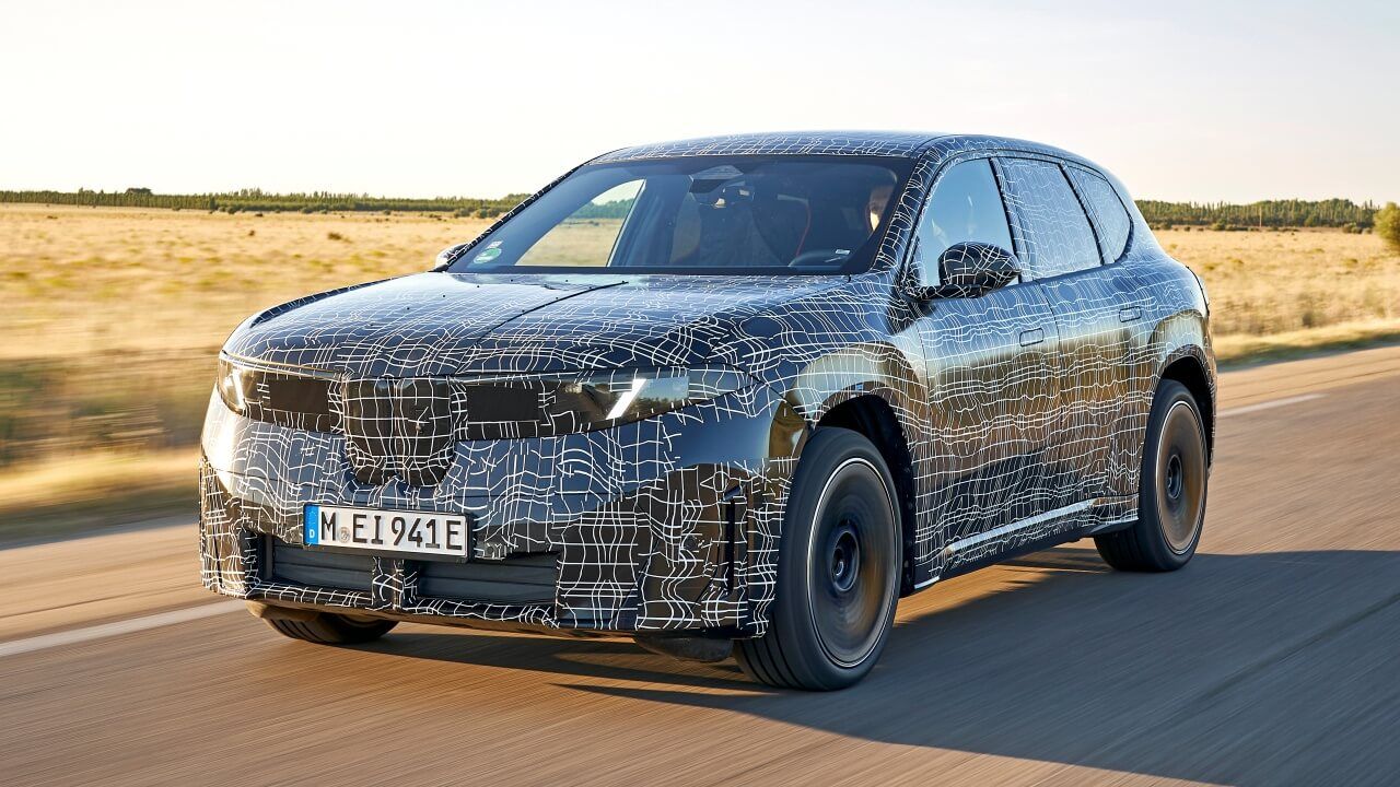 ¿Contaminan más los coches eléctricos que los de gasolina por su batería? BMW lo desmiente con el nuevo iX3